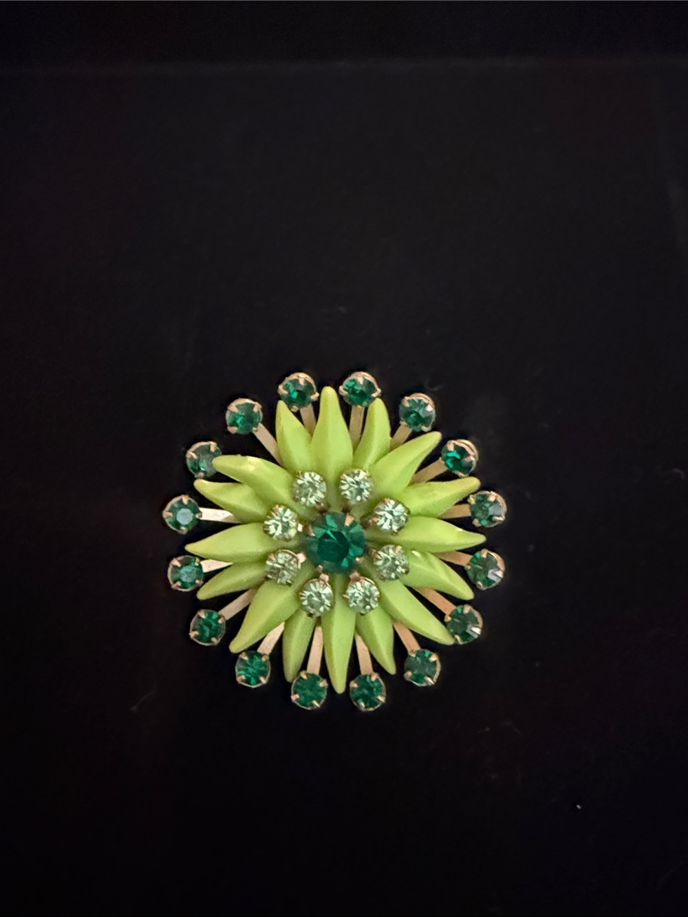 Vintage 1960s Mid-Century Mod Soft Plastic Starburst Flower Brooch